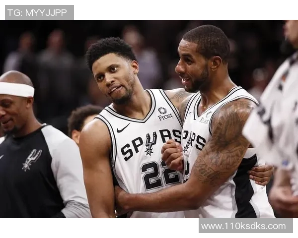 马刺与布鲁克林篮网激战正酣谁能在NBA赛场上笑到最后